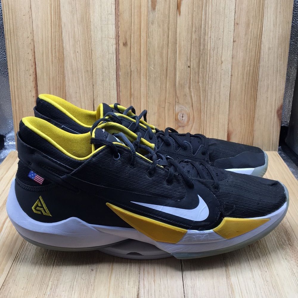 Nike Zoom Freak 2 Shoes Men Size 16 Mid Basketball 1125 Black Gold White